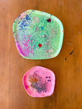 Load image into Gallery viewer, Pinky time Resin Plate Set