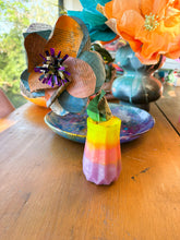 Load image into Gallery viewer, Pinky Small Resin Vase