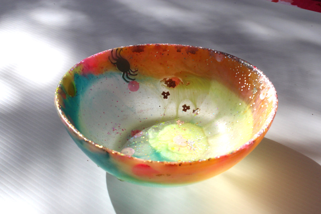 Daisy's Dino Spider Bowl- Colourful Resin Bowl