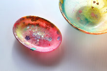 Load image into Gallery viewer, Pinky Suds- Colourful Resin Soap Dish
