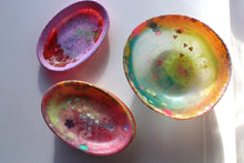Load image into Gallery viewer, Pinky Suds- Colourful Resin Soap Dish
